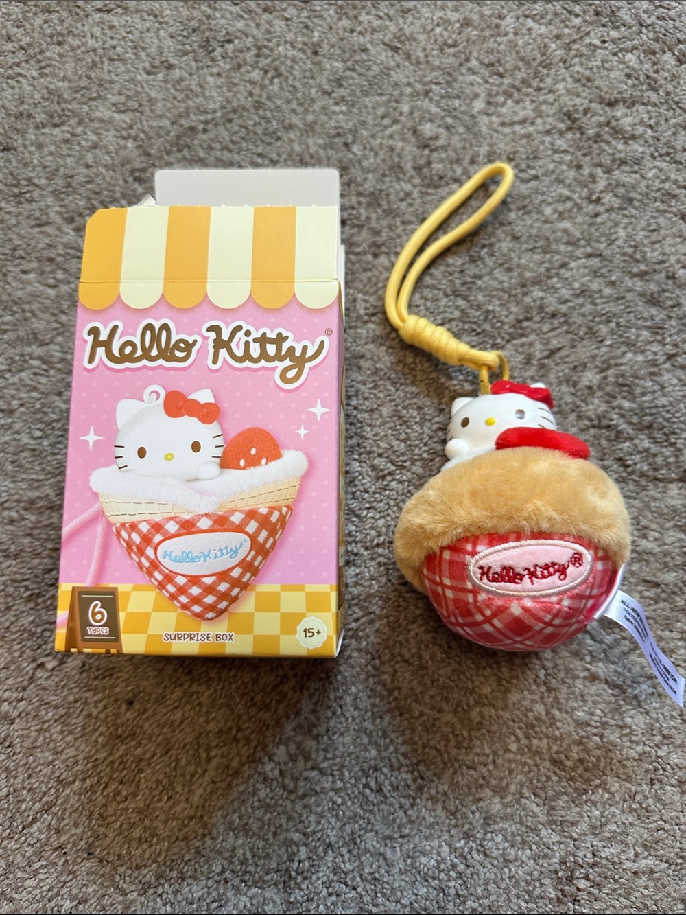Hello Kitty Pendant - Cupcake